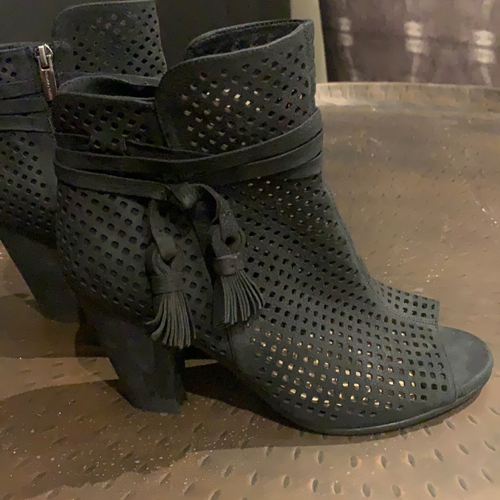 Vince Camuto side zip heel